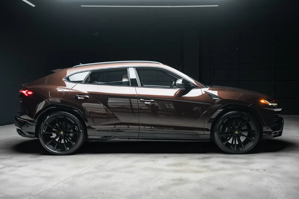 Lamborghini URUS photo 8