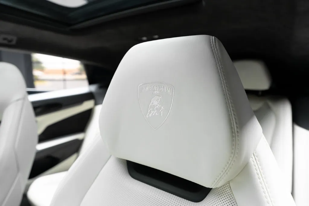 Lamborghini URUS photo 23