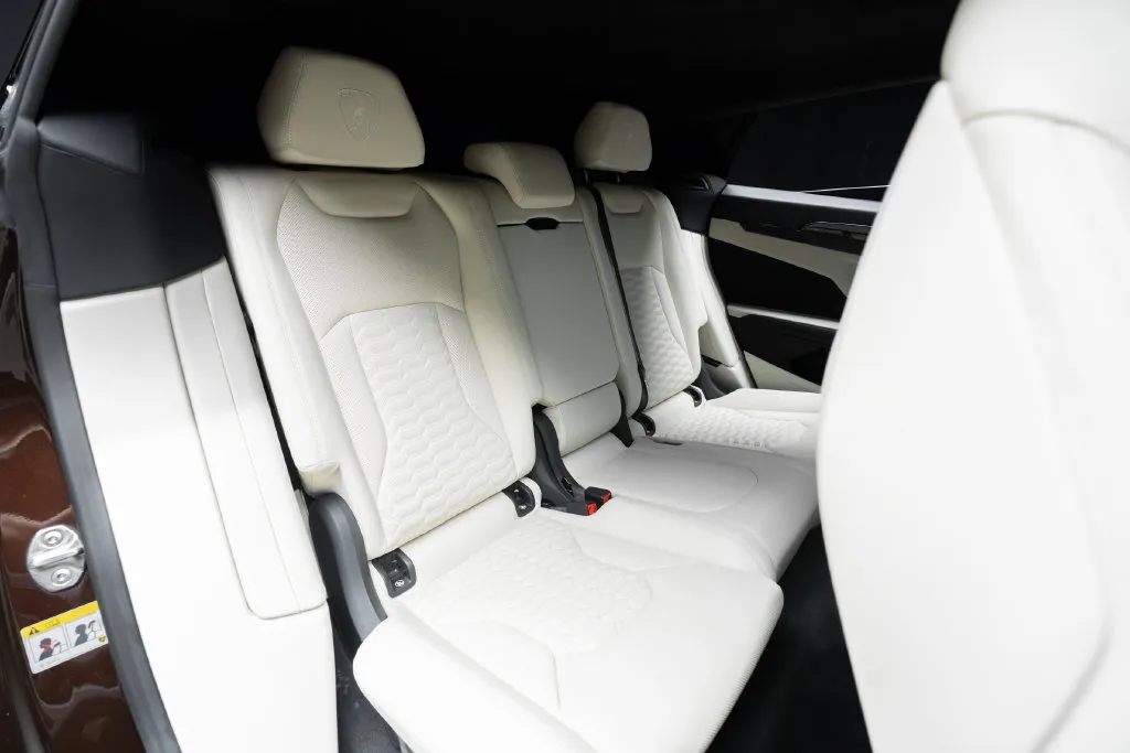 Lamborghini URUS photo 40