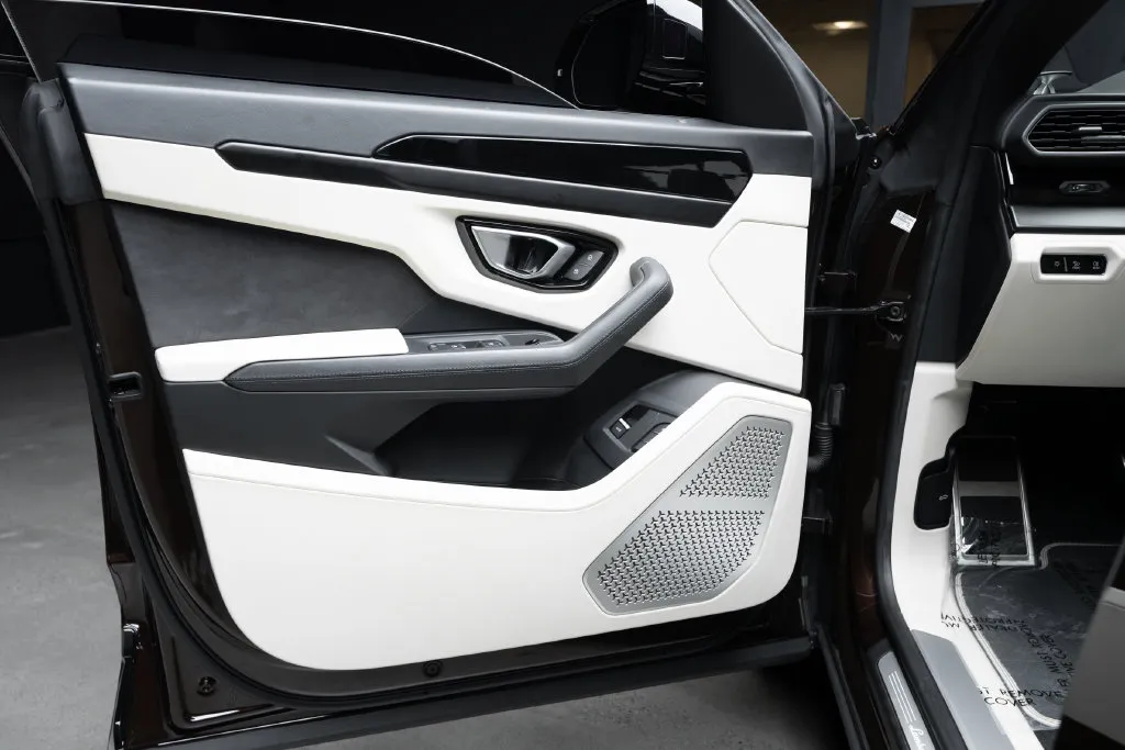 Lamborghini URUS photo 20