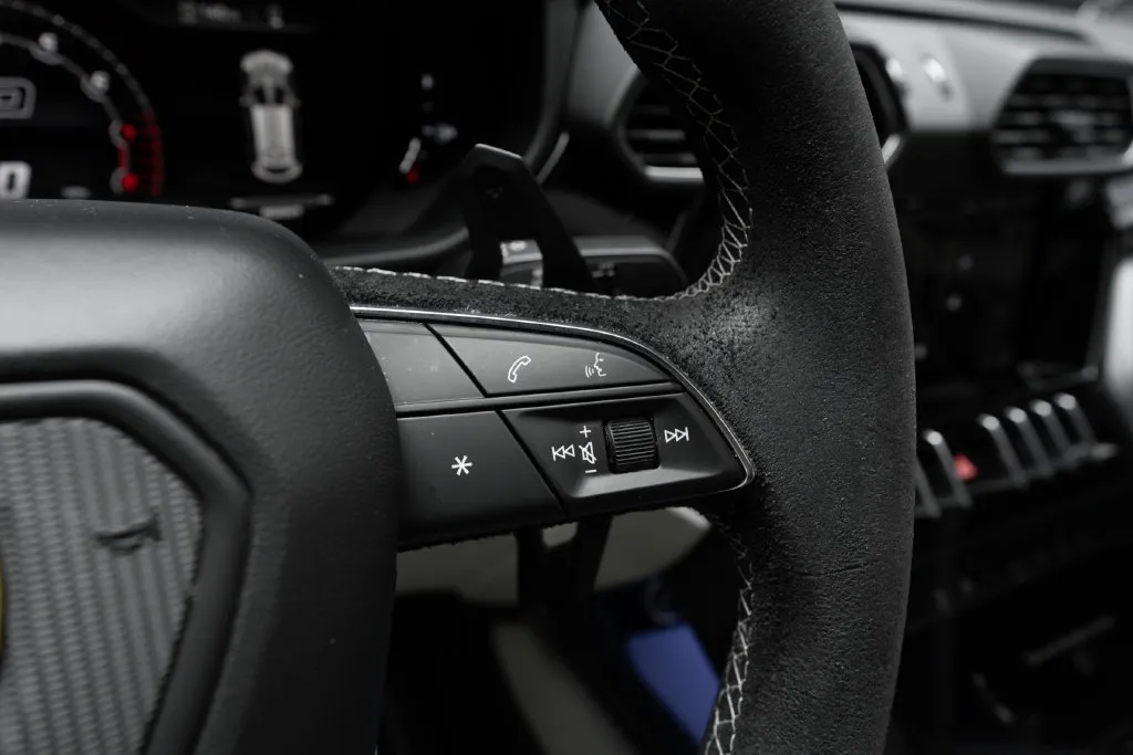 Lamborghini URUS photo 26