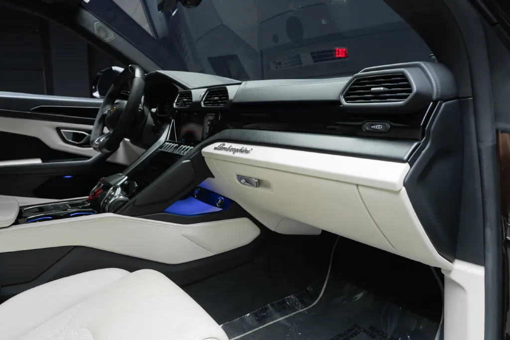 Lamborghini URUS photo 35
