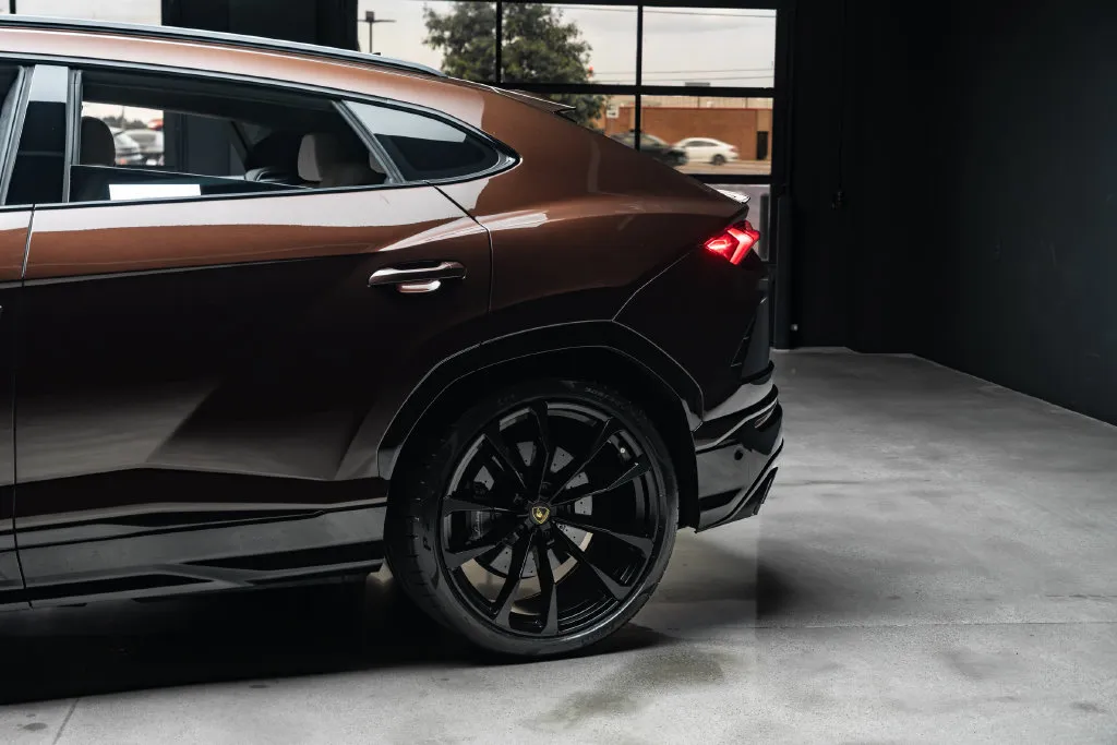 Lamborghini URUS photo 16