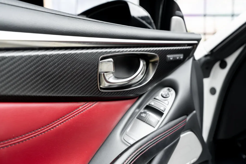 Infiniti Q60 photo 23