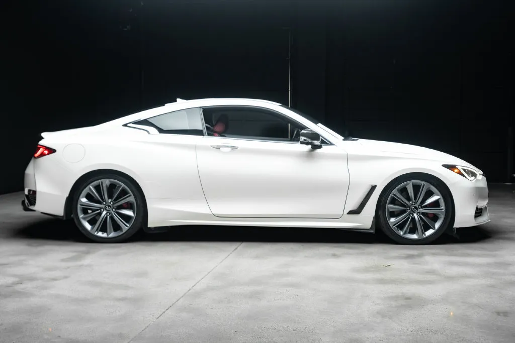 Infiniti Q60 photo 9