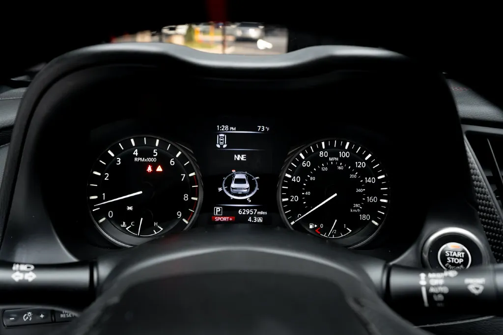 Infiniti Q60 photo 27