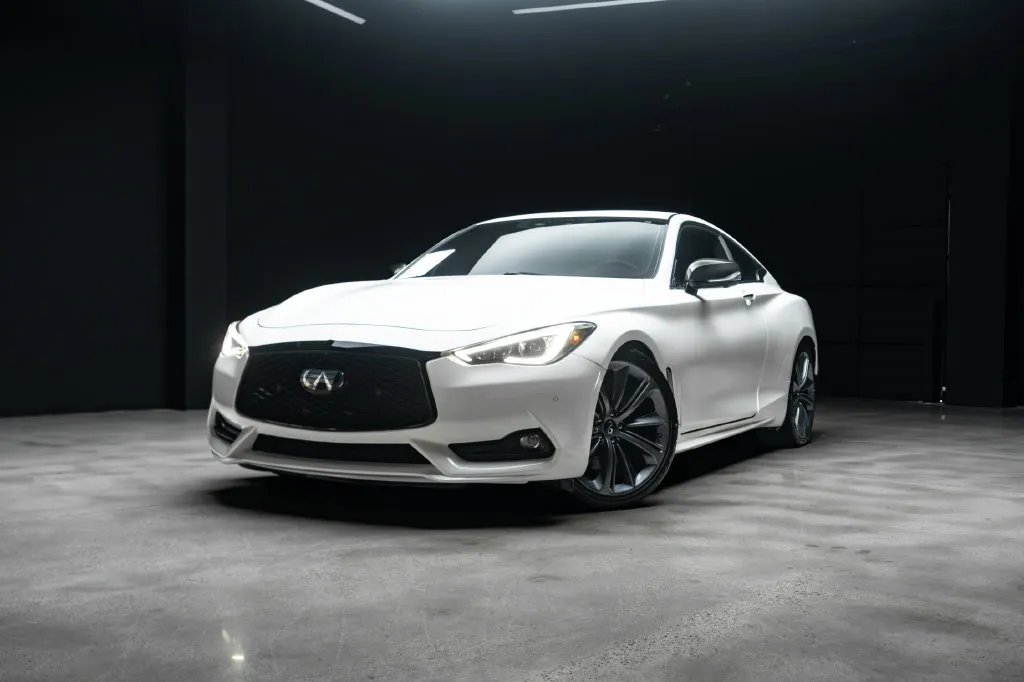 Infiniti Q60 photo 2