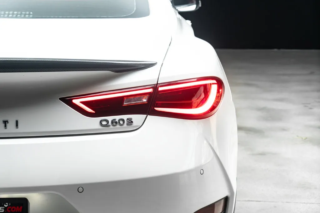 Infiniti Q60 photo 12