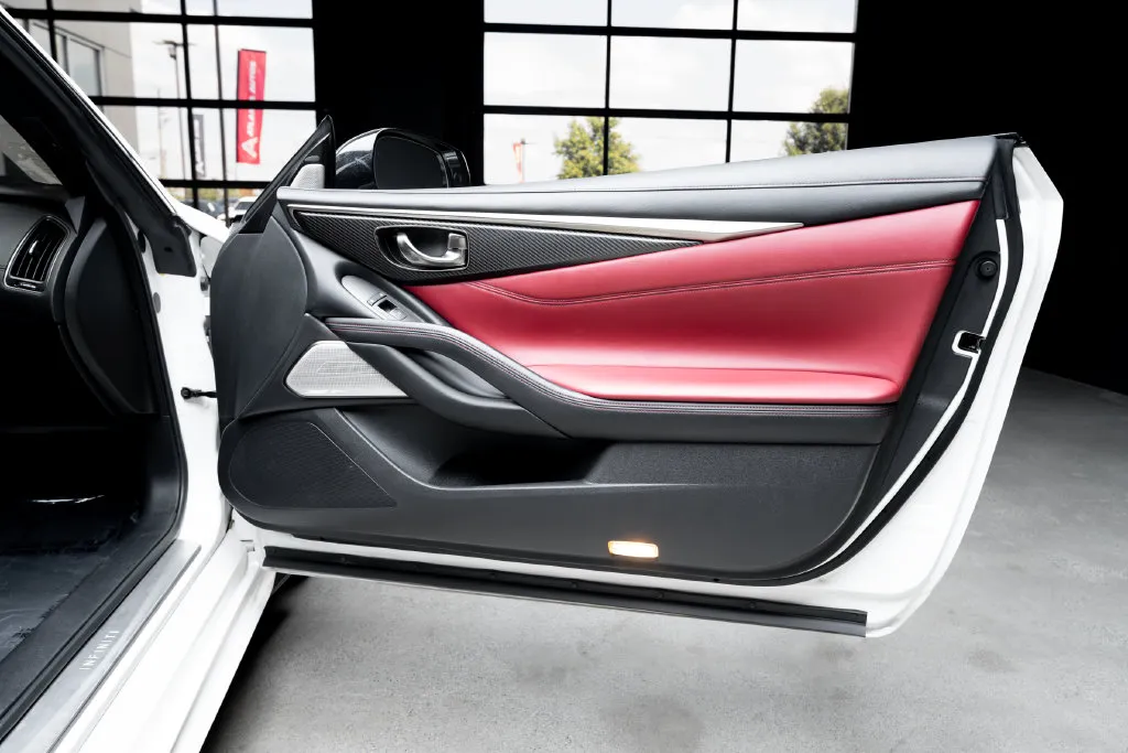 Infiniti Q60 photo 38