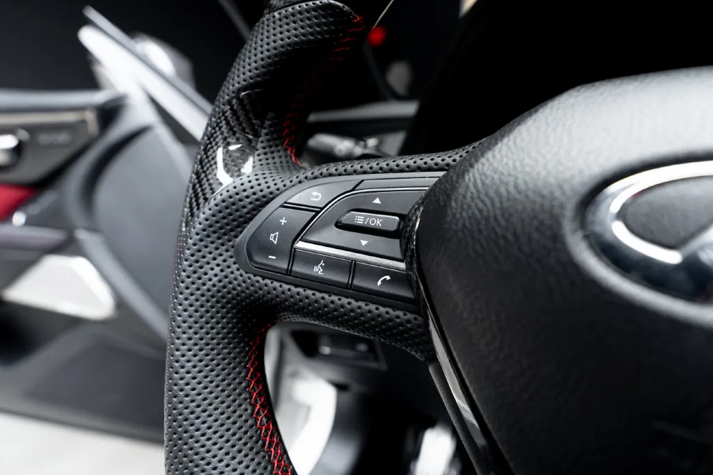 Infiniti Q60 photo 26