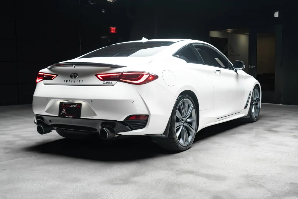 Infiniti Q60 photo 11