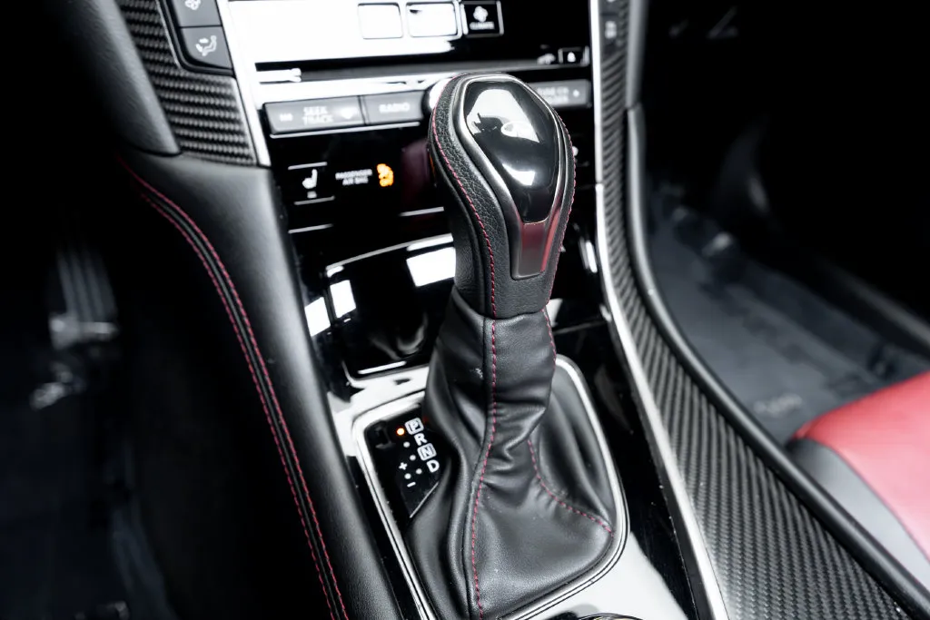 Infiniti Q60 photo 32