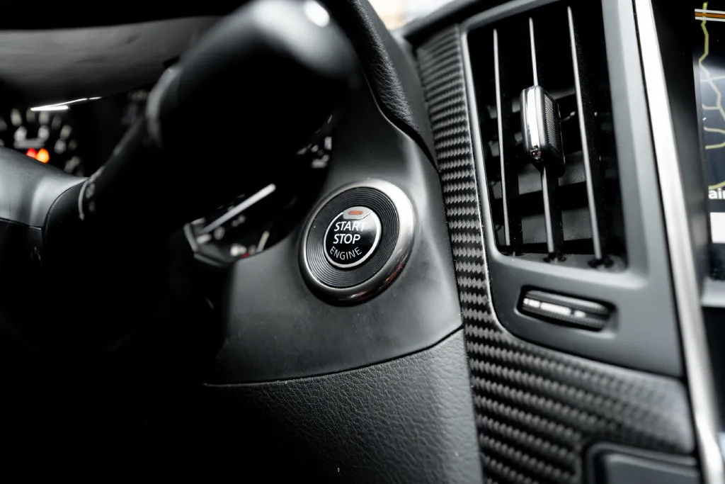 Infiniti Q60 photo 34