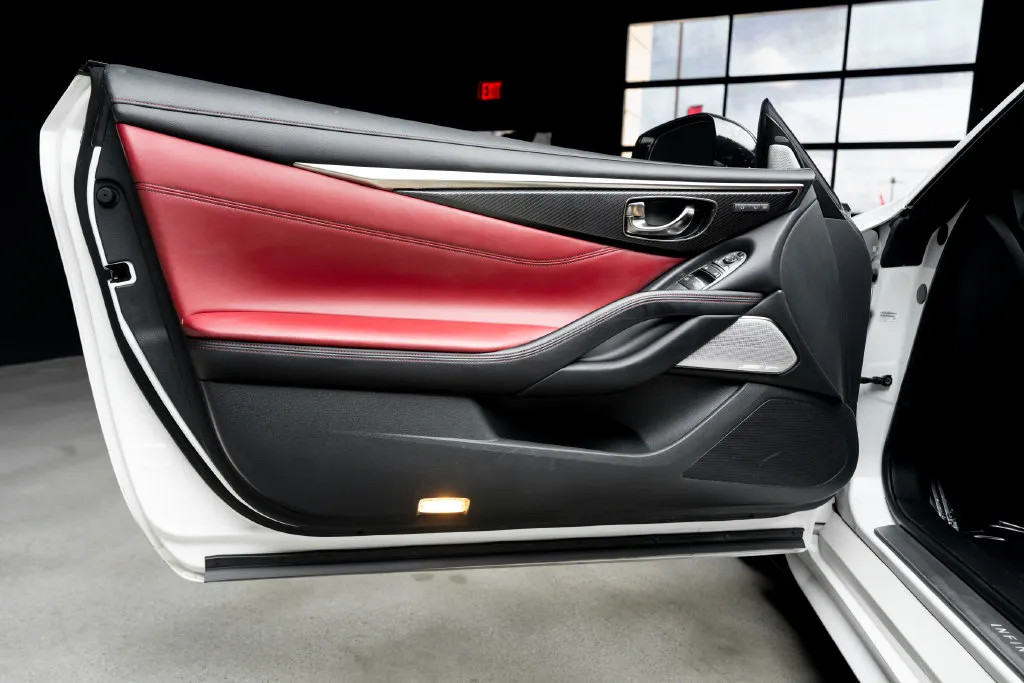 Infiniti Q60 photo 22
