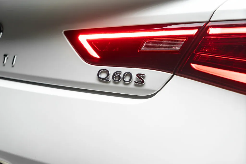 Infiniti Q60 photo 13