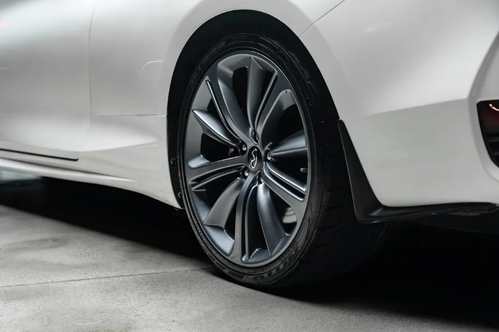 Infiniti Q60 photo 18