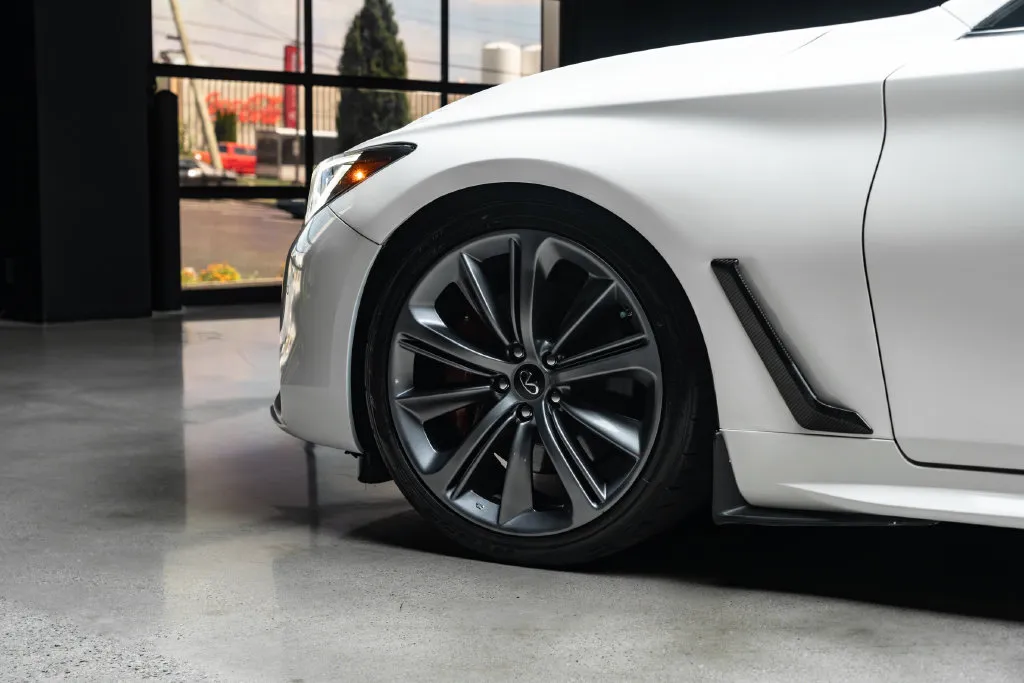 Infiniti Q60 photo 20