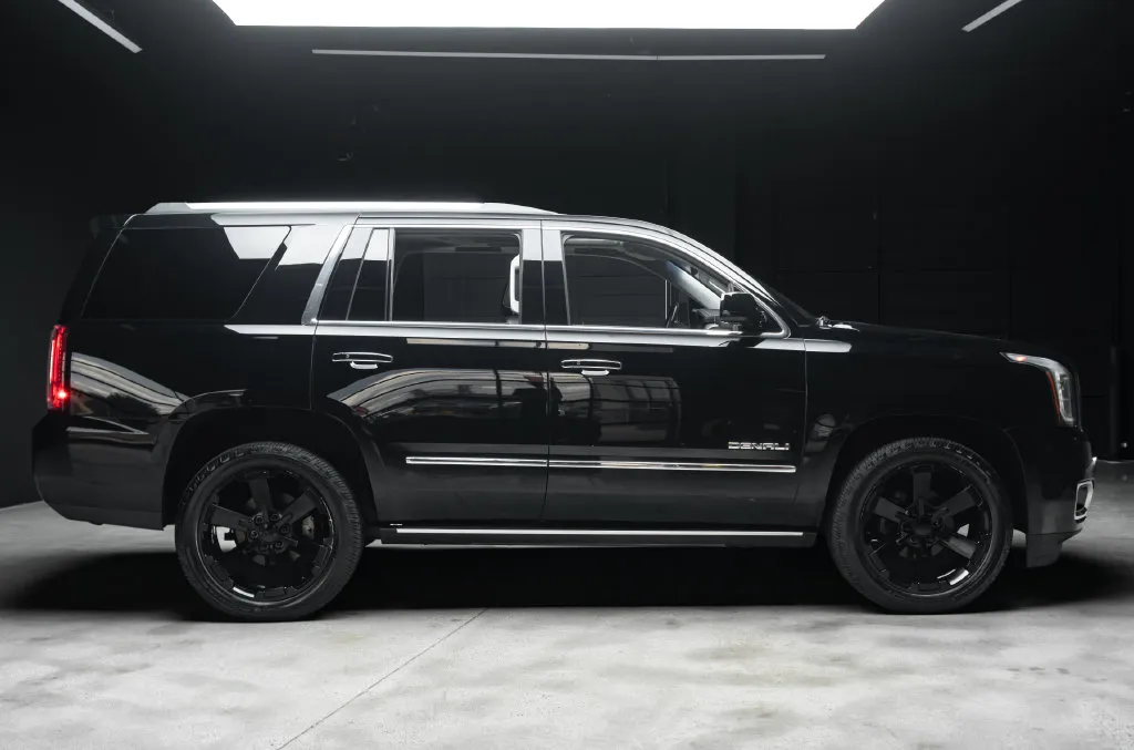 GMC Yukon photo 8