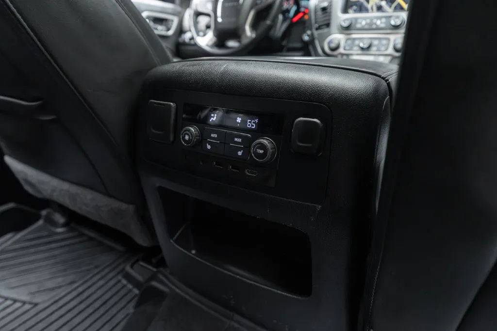 GMC Yukon photo 38