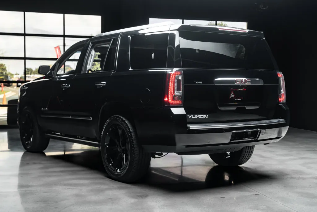 GMC Yukon photo 14