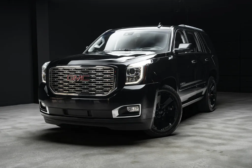 GMC Yukon photo 2
