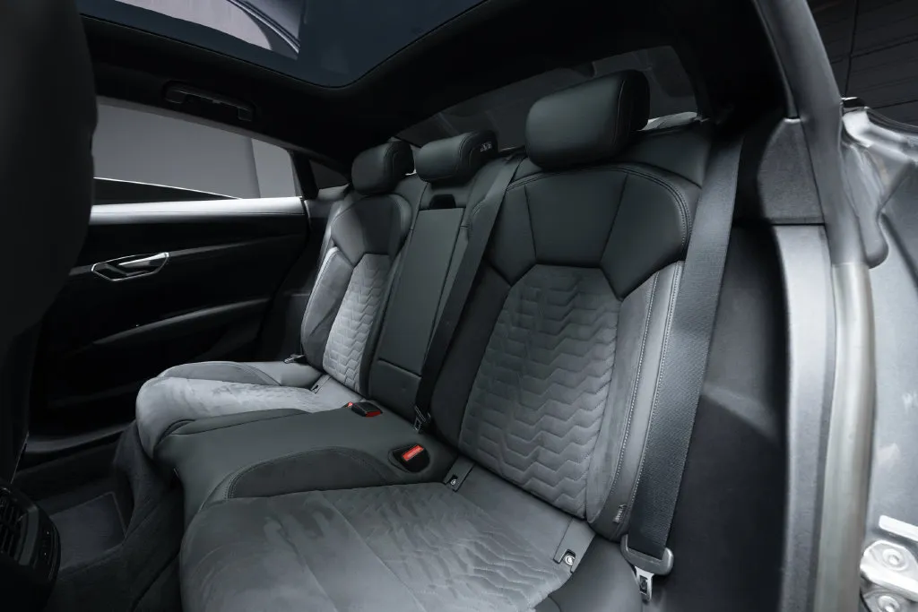 Audi e-tron GT photo 45