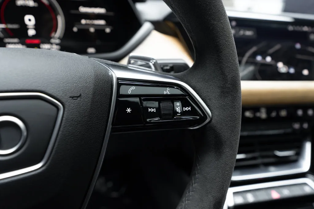 Audi e-tron GT photo 29