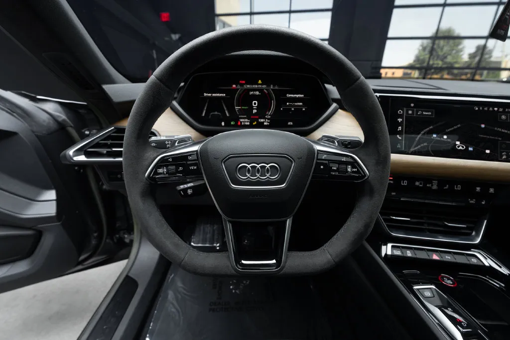Audi e-tron GT photo 28