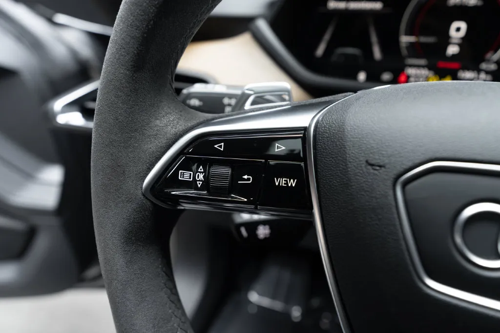 Audi e-tron GT photo 30