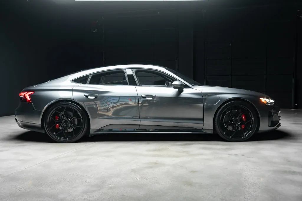 Audi e-tron GT photo 12