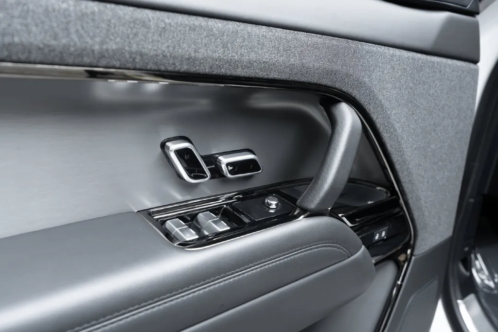 Land Rover Range Rover Sport photo 25