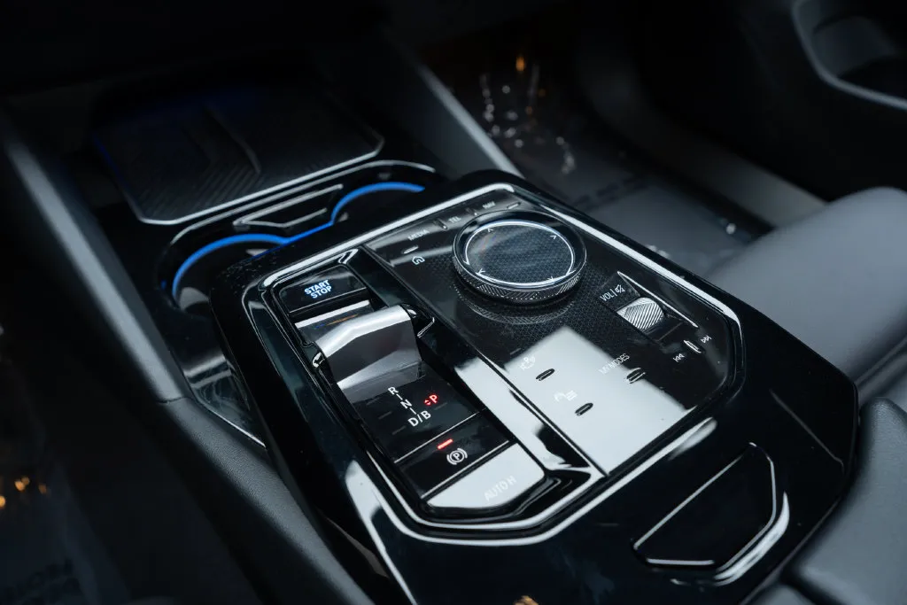 BMW i5 photo 39