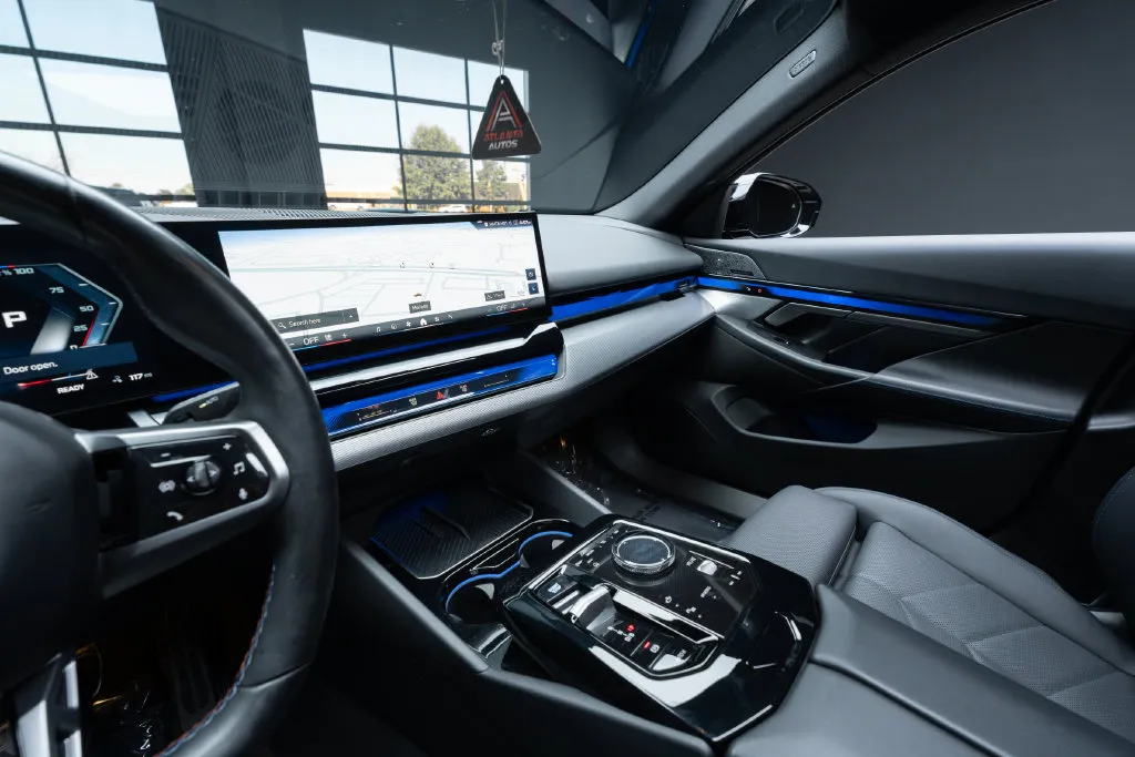 BMW i5 photo 35