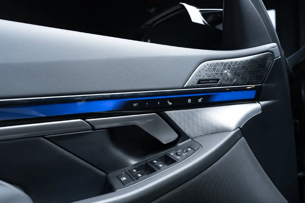 BMW i5 photo 28