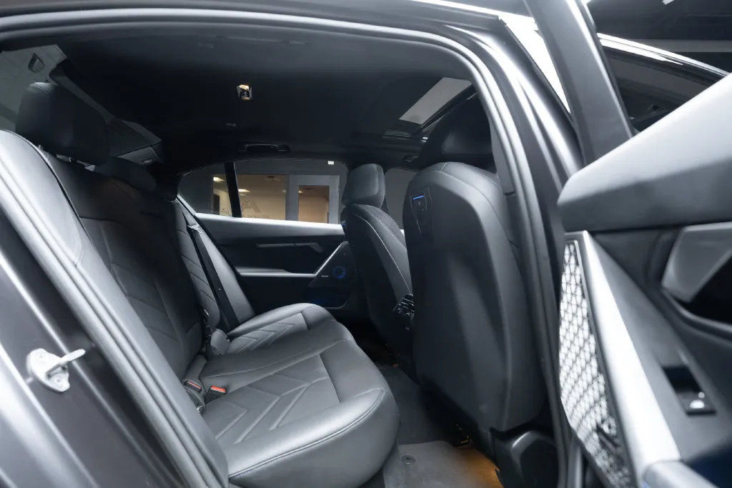 BMW i5 photo 43