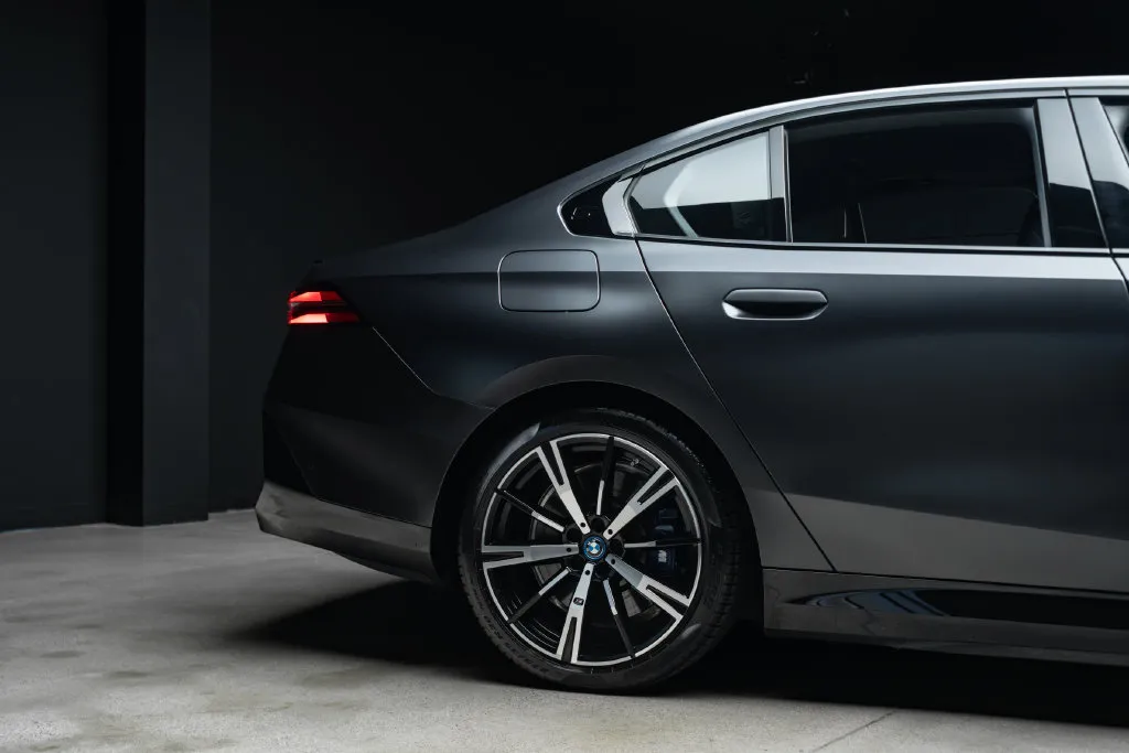 BMW i5 photo 14