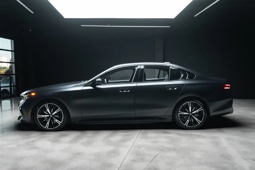 BMW i5 photo 24