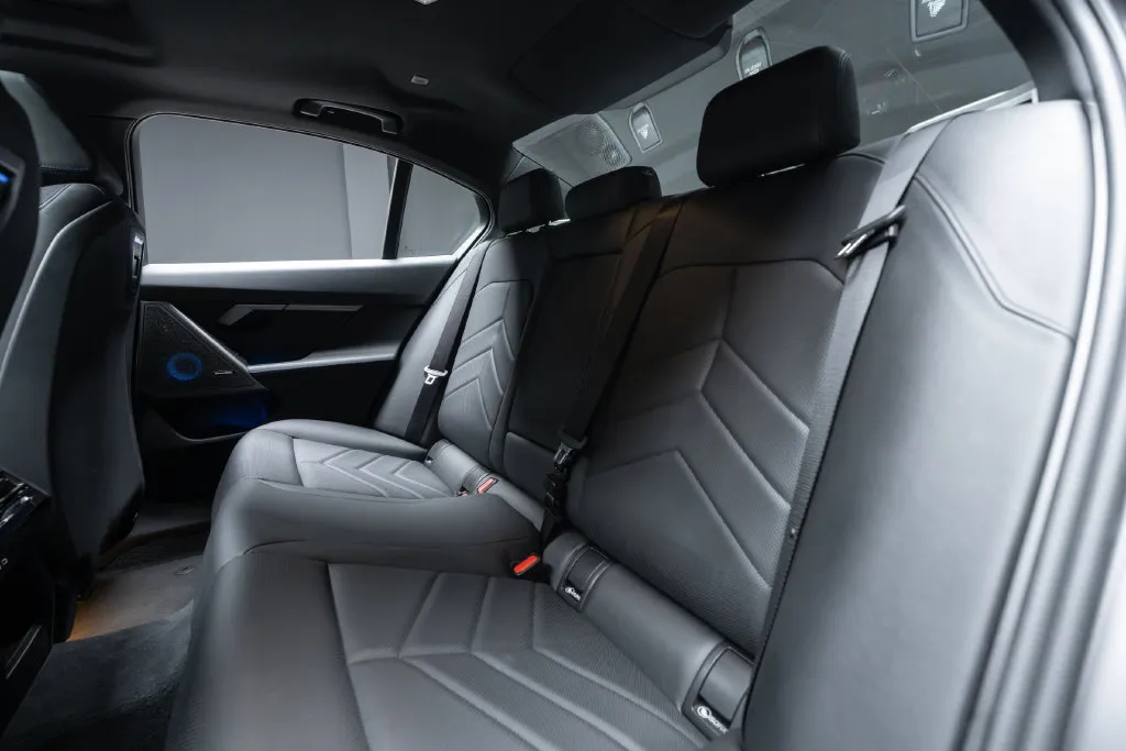 BMW i5 photo 46