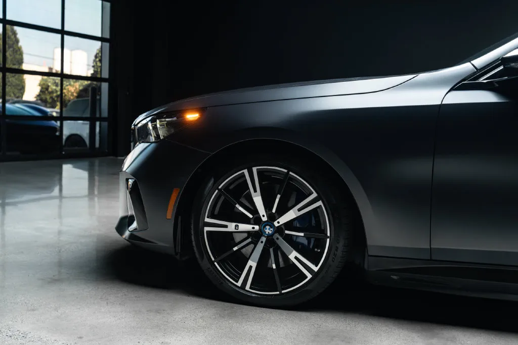 BMW i5 photo 25
