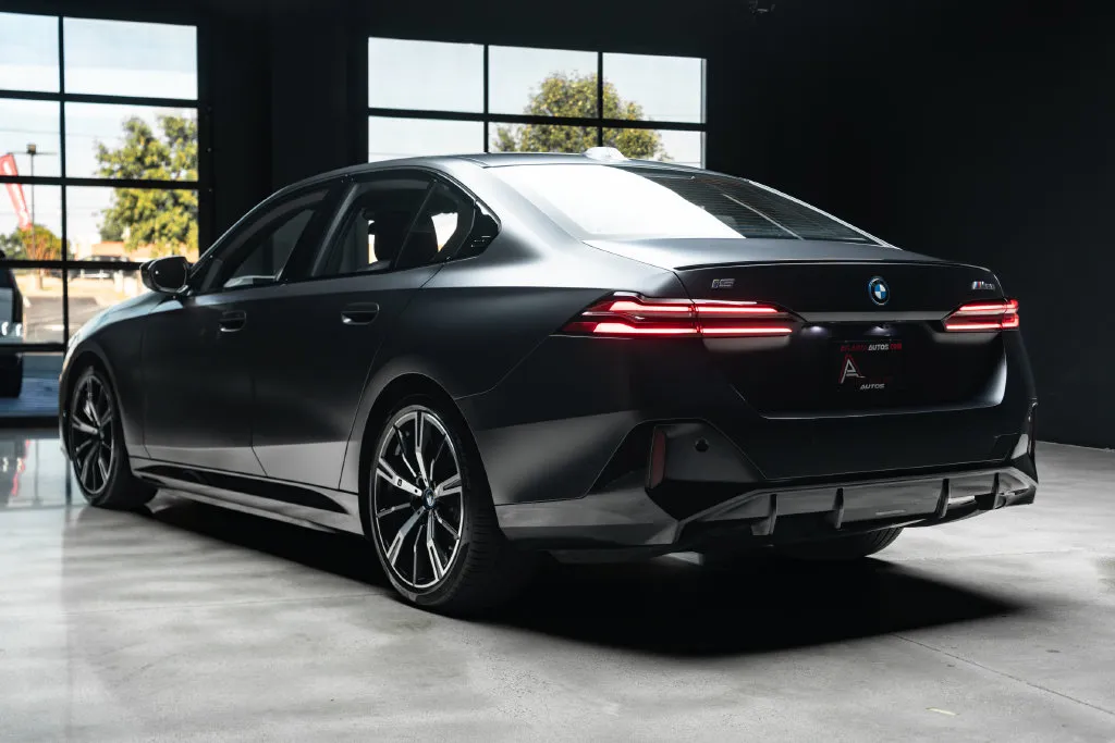 BMW i5 photo 22