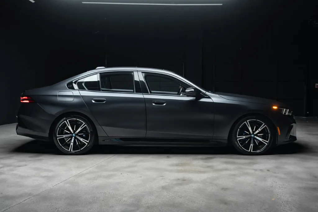 BMW i5 photo 13