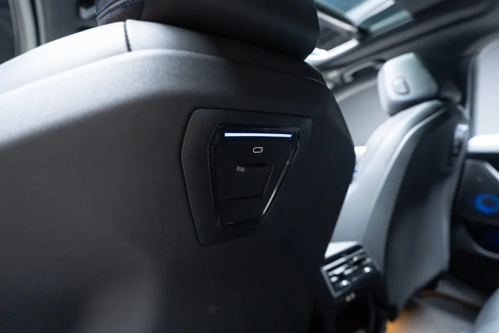 BMW i5 photo 45