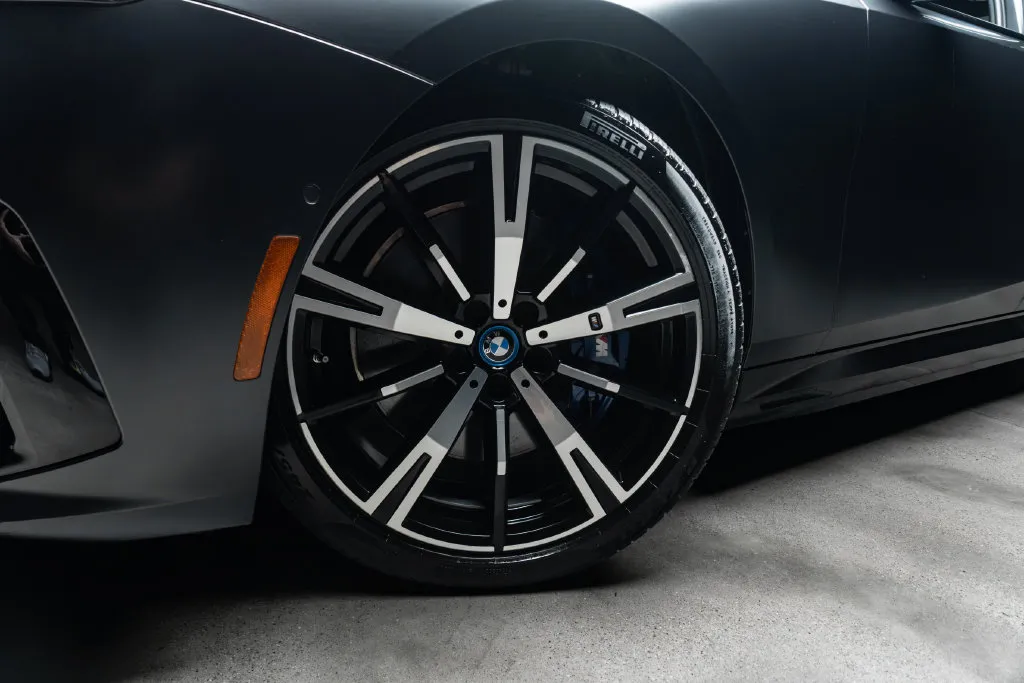 BMW i5 photo 3