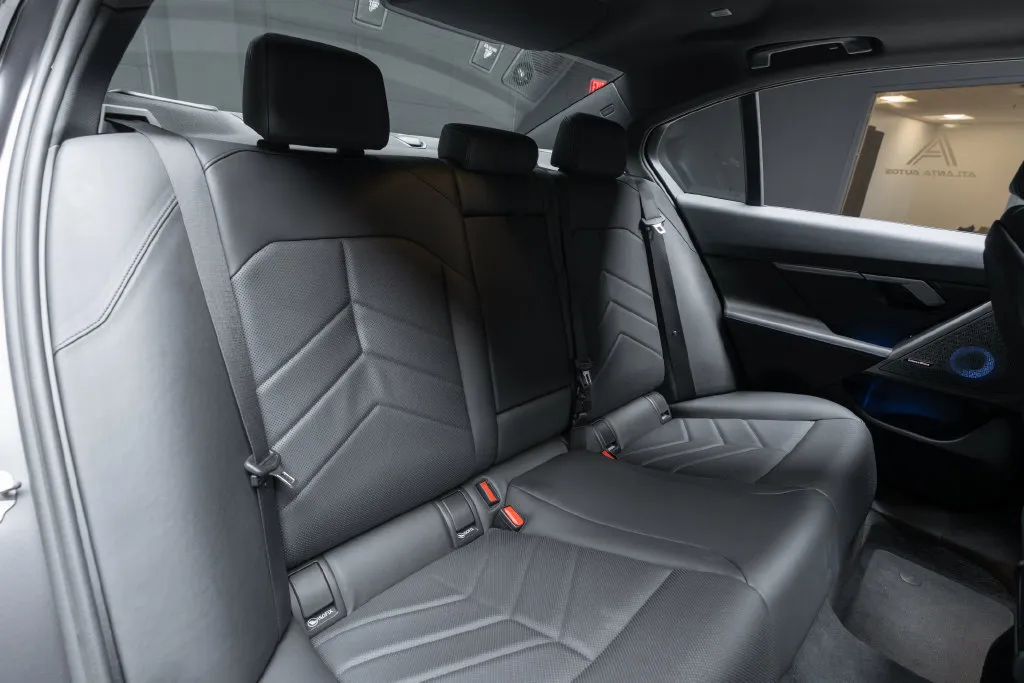 BMW i5 photo 44