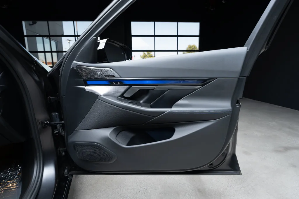BMW i5 photo 42