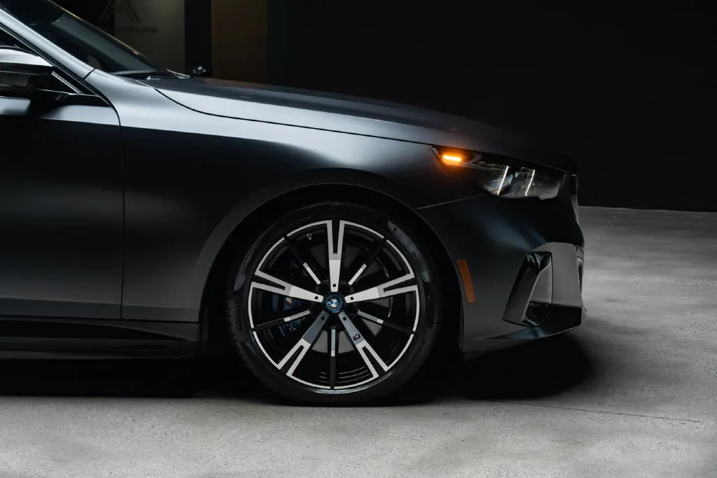 BMW i5 photo 10