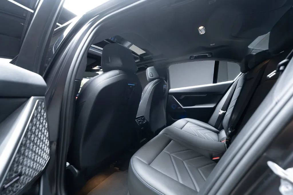 BMW i5 photo 47