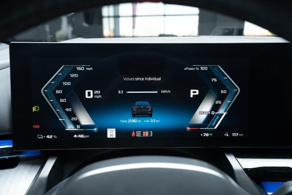 BMW i5 photo 34
