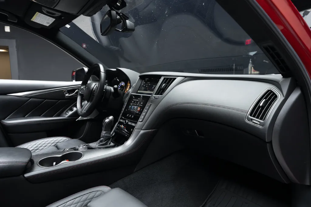 Infiniti Q50 photo 36
