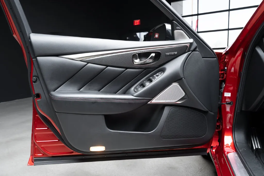 Infiniti Q50 photo 22
